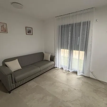 Apartament Mina