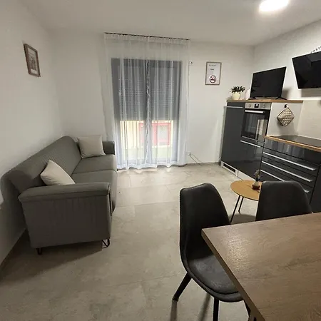 Apartament Mina *